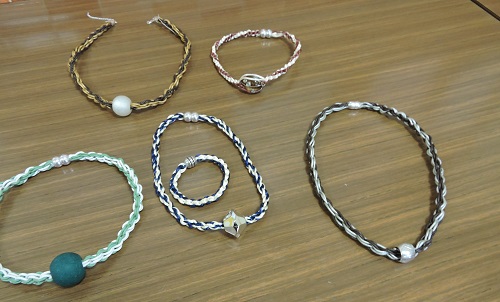colliers et bracelets